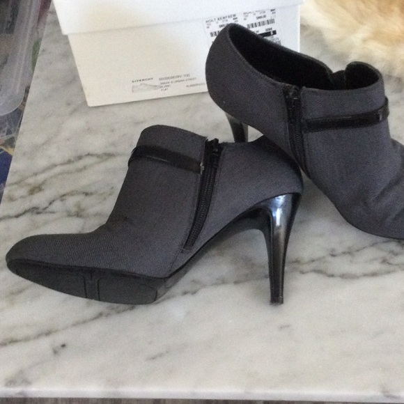 Nine West Grey Booties - size 6 - Picture 3 of 3